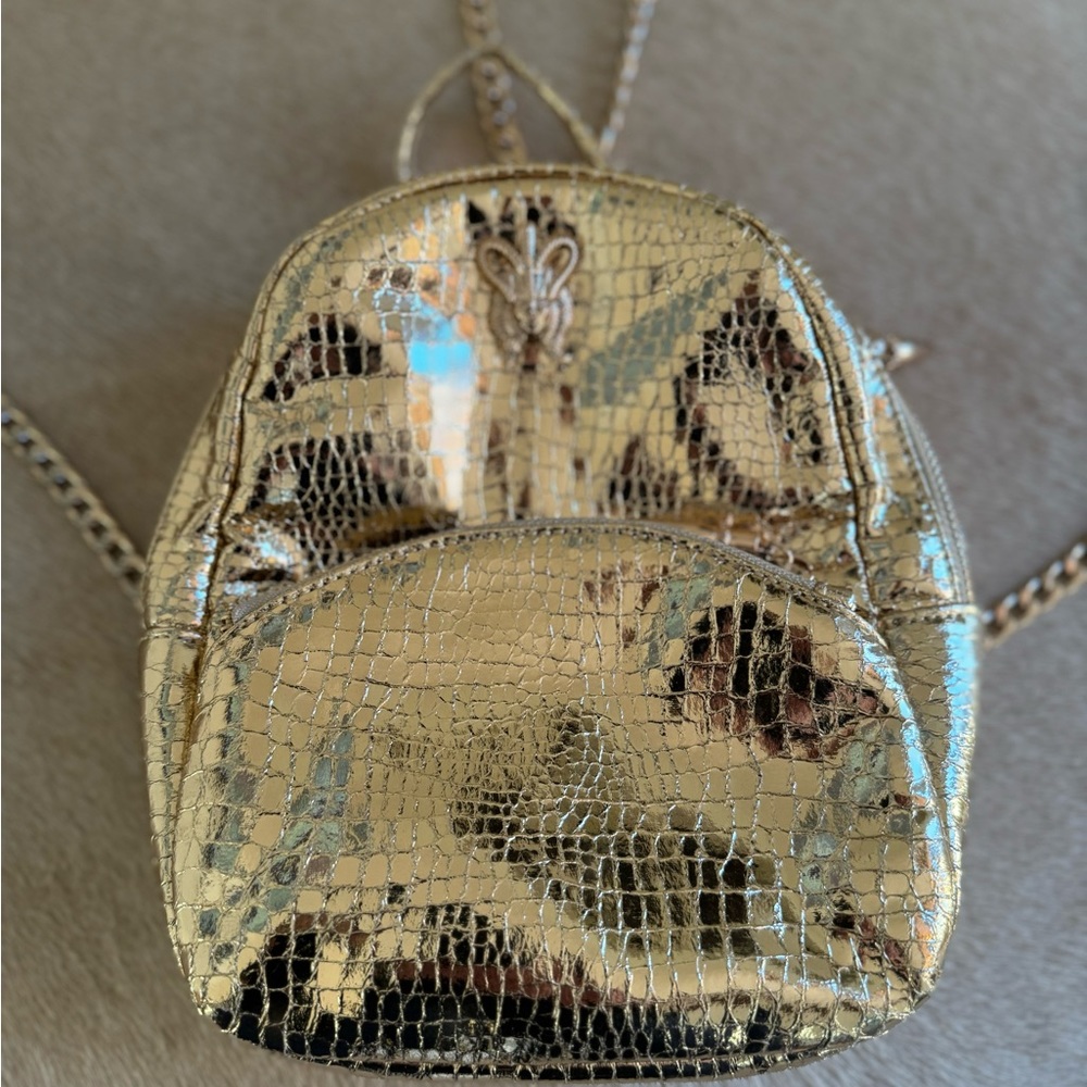 Molten metals gold trend- Laurel Dewitt gold bag/backpack/metal - Picture 7 of 14